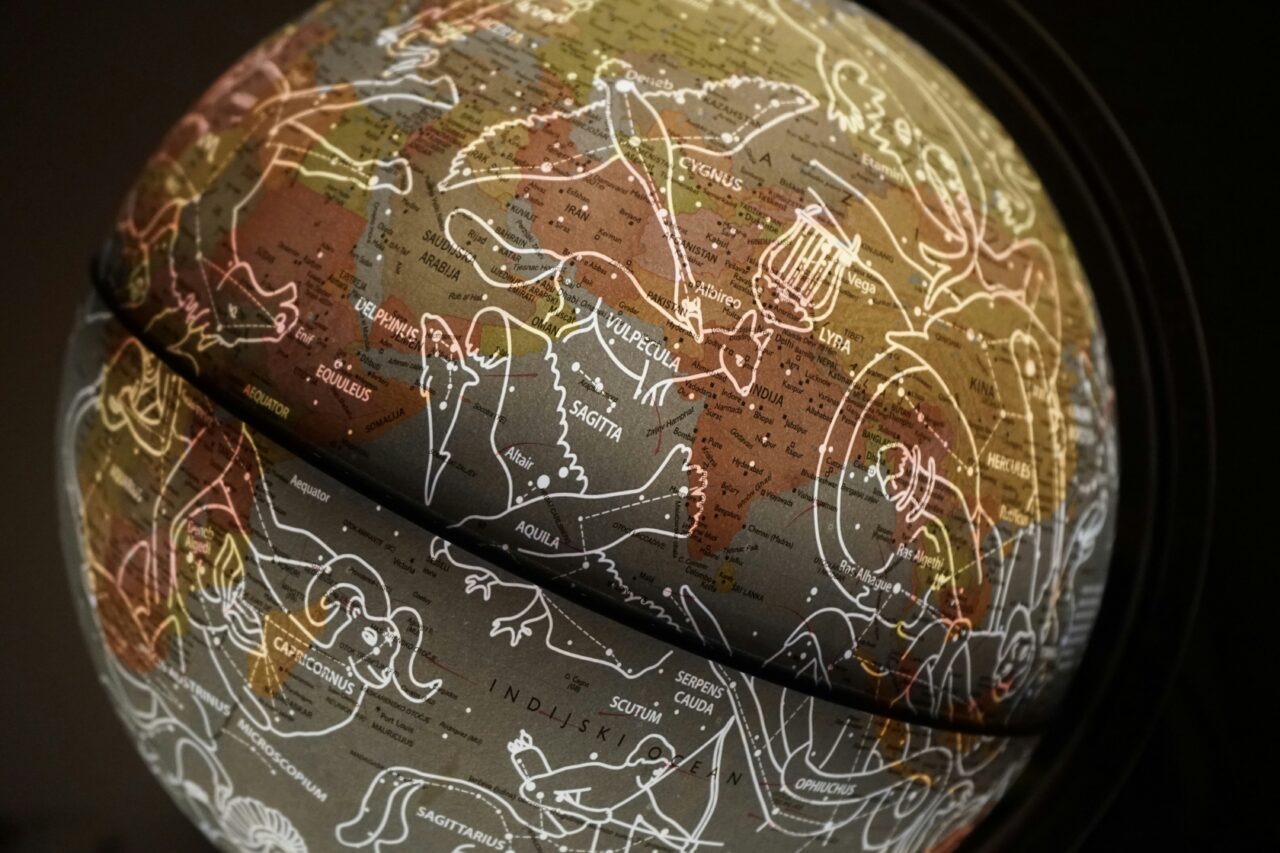 découvrez votre compatibilité astrologique avec notre analyse détaillée des signes du zodiaque et des relations amoureuses.